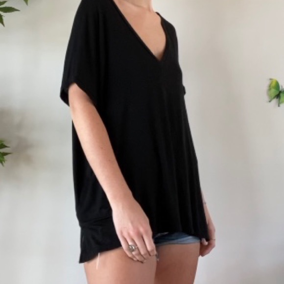 Black Forever 21 low V-neck tunic top in a size L - Picture 3 of 4